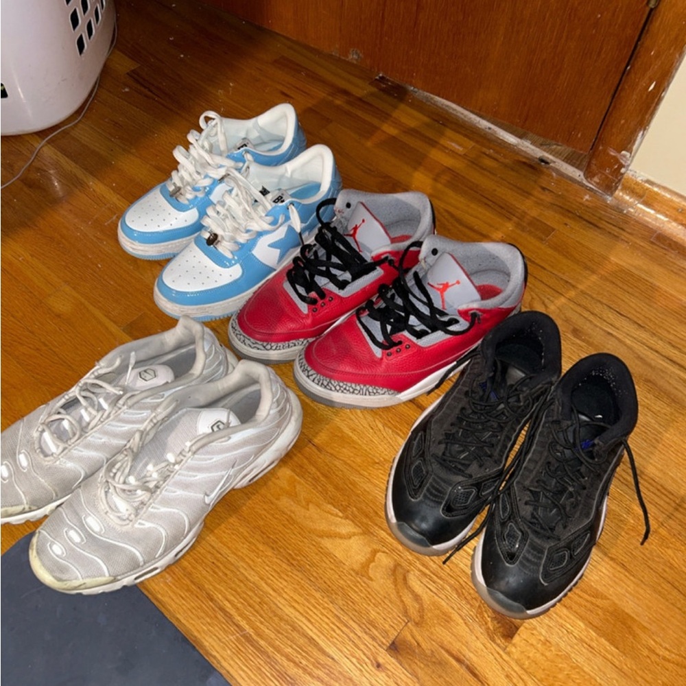 Selling Jordan,Bapestas etc